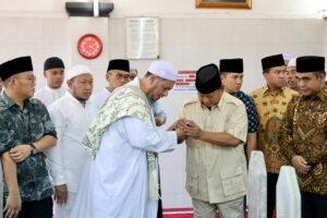 Prabowo Subianto Ziarah ke Habib Ali Kwitang dan Minta Doa: Agar Pekerjaan Kita Baik ke Depan | WhatsApp Image 2024-02-16 at 5.11.15 PM (1)