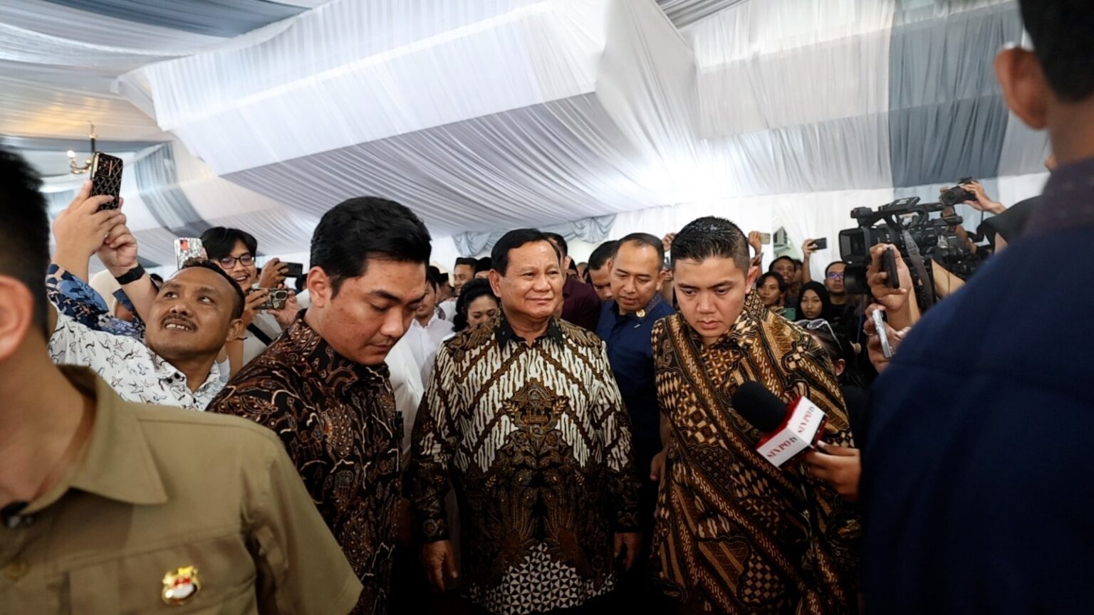 Prabowo Subianto Extends Eid Greetings to the Media on the Second Day of Eid