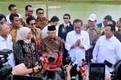 Presiden Joko Widodo dan Presiden Terpilih Prabowo Subianto dalam kunjungannya bersama ke Kawasan Ibu Kota Nusantara (IKN), Provinsi Kalimantan Timur pada Senin, 12 Agustus 2024. Foto: BPMI Setpres/Muchlis Jr