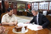 Menteri Pertahanan RI Prabowo Subianto menerima kunjungan dari Menteri Luar Negeri (Menlu) Singapura Vivian Balakrishnan