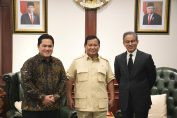 The Indonesian Minister of Defense, Prabowo Subianto, welcomed a visit from the Minister of State-Owned Enterprises (BUMN), Erick Thohir, and the founder of Emaar Properties, a property businessman from the United Arab Emirates (UAE) and owner of the world’s tallest building, Burj Khalifa, Mohamed Ali Rashed Alabbar