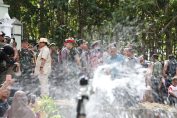Prabowo Subianto meninjau pemasangan bantuan pipa air bersih di Kalurahan Banyusoco, Playen, Gunungkidul