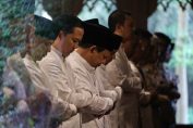 Prabowo Subianto, performed the Eid al-Adha 1445 H prayer at the Nurul Wathan Mosque located in Padepokan Garuda Yaksa, Hambalang