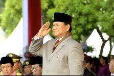 The President-elect of Indonesia for the term 2024-2029, Prabowo Subianto, quickly resumed his duties just a week after successfully undergoing surgery for a leg injury.