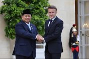 Prabowo Subianto was warmly welcomed by French President Emmanuel Macron